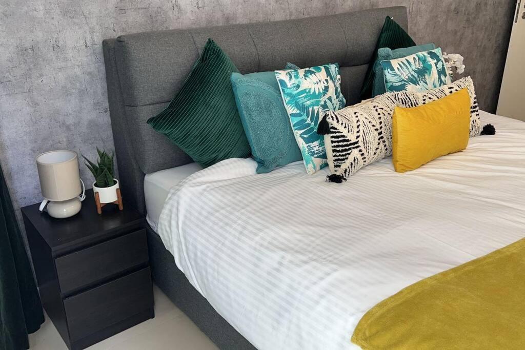 Beach Dream - A Luxury 1 Bedroom Apartment With Direct Beach Access ラアス・アル・ハイマ エクステリア 写真