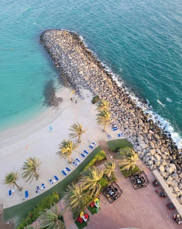 Beach Dream - A Luxury 1 Bedroom Apartment With Direct Beach Access ラアス・アル・ハイマ エクステリア 写真