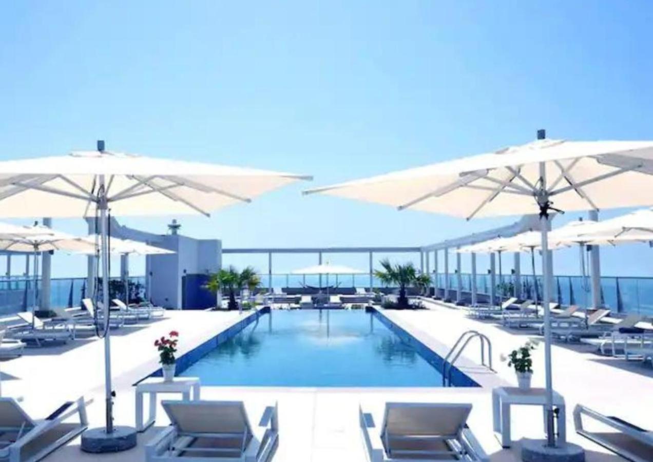 Beach Dream - A Luxury 1 Bedroom Apartment With Direct Beach Access ラアス・アル・ハイマ エクステリア 写真