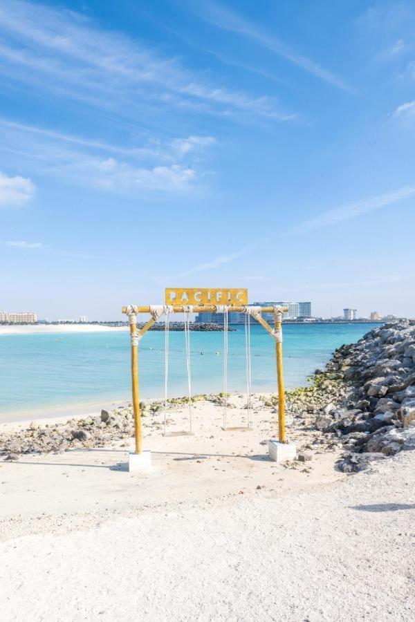Beach Dream - A Luxury 1 Bedroom Apartment With Direct Beach Access ラアス・アル・ハイマ エクステリア 写真
